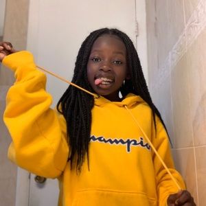 Meet your Posher, Mayia